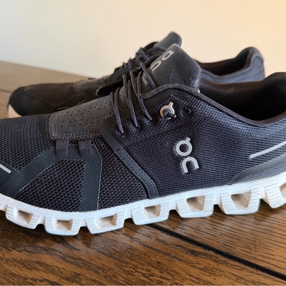 On Cloud 5 Black Women's Running Shoes Size 9.5 - Picture 4 of 14